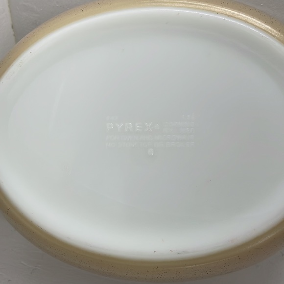 Vintage Pyrex Homestead 1.5 q. - Picture 7 of 12